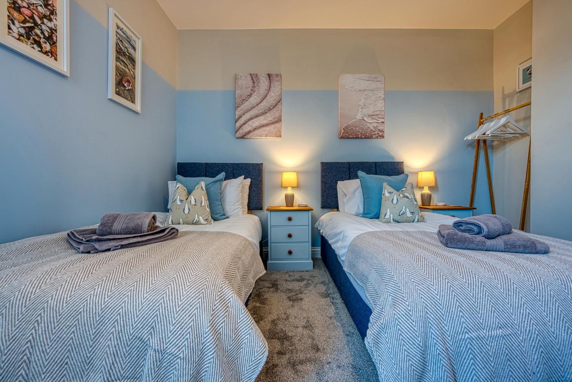 2 Bedrooms Modern, Stunning & Stylish Contractor House, Prime Portsmouth Location With Free Parking Permit, Summer Special Offer!! - By Blue Puffin Stays Εξωτερικό φωτογραφία