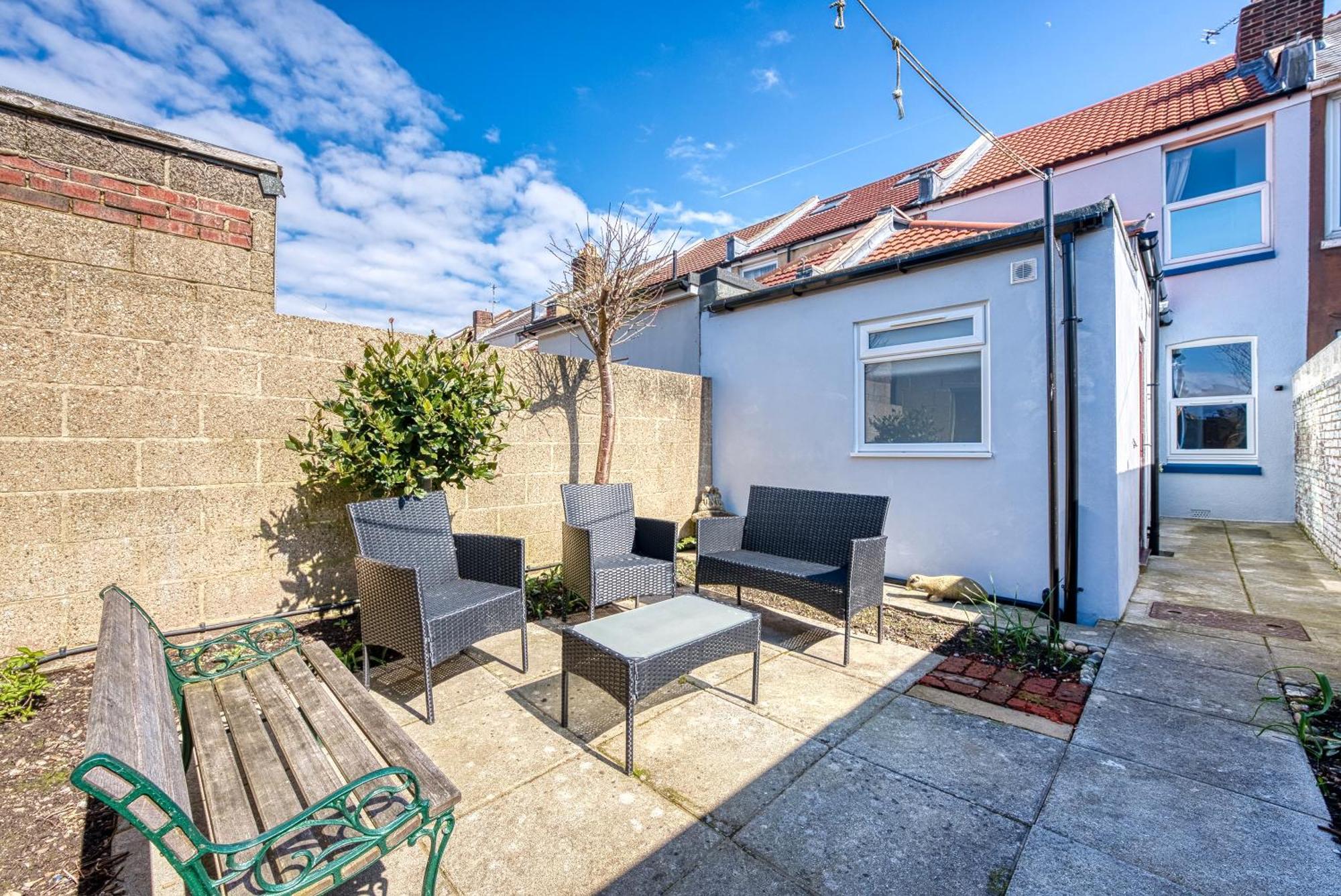2 Bedrooms Modern, Stunning & Stylish Contractor House, Prime Portsmouth Location With Free Parking Permit, Summer Special Offer!! - By Blue Puffin Stays Εξωτερικό φωτογραφία