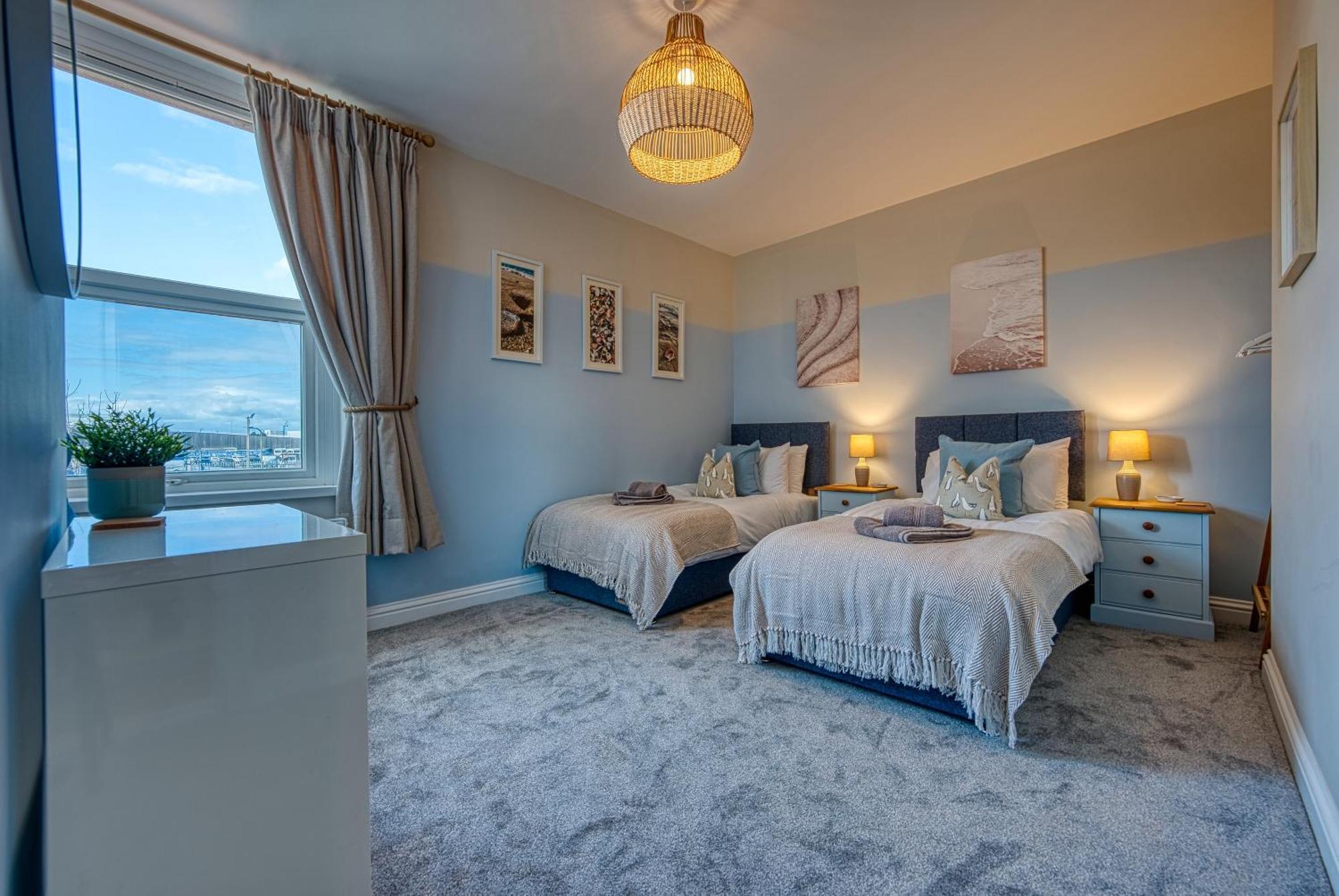 2 Bedrooms Modern, Stunning & Stylish Contractor House, Prime Portsmouth Location With Free Parking Permit, Summer Special Offer!! - By Blue Puffin Stays Εξωτερικό φωτογραφία