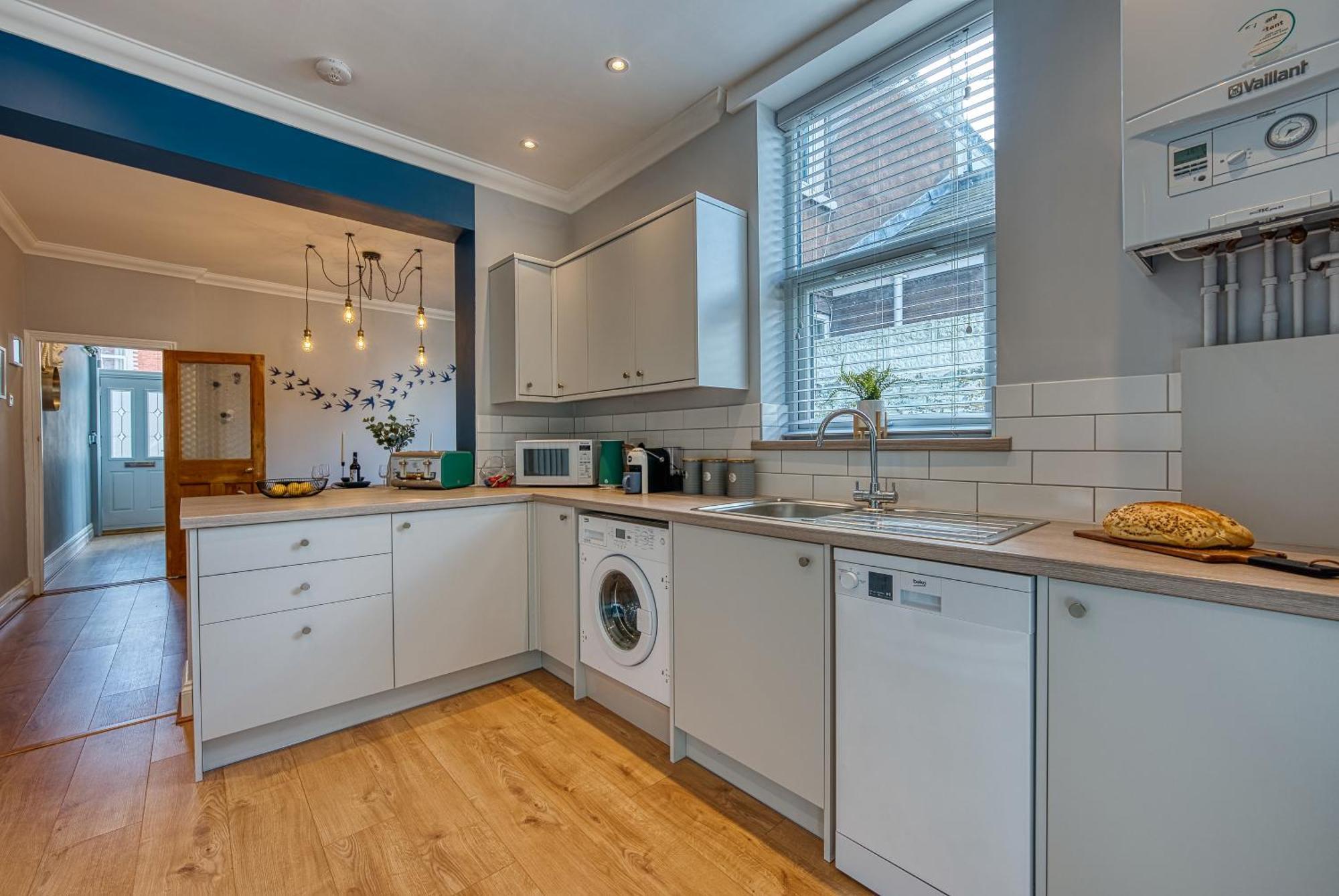 2 Bedrooms Modern, Stunning & Stylish Contractor House, Prime Portsmouth Location With Free Parking Permit, Summer Special Offer!! - By Blue Puffin Stays Εξωτερικό φωτογραφία