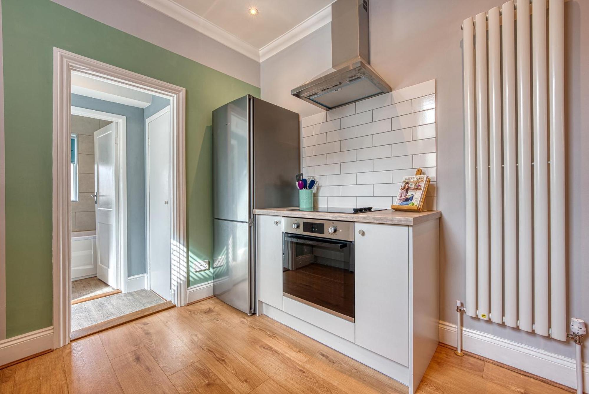 2 Bedrooms Modern, Stunning & Stylish Contractor House, Prime Portsmouth Location With Free Parking Permit, Summer Special Offer!! - By Blue Puffin Stays Εξωτερικό φωτογραφία