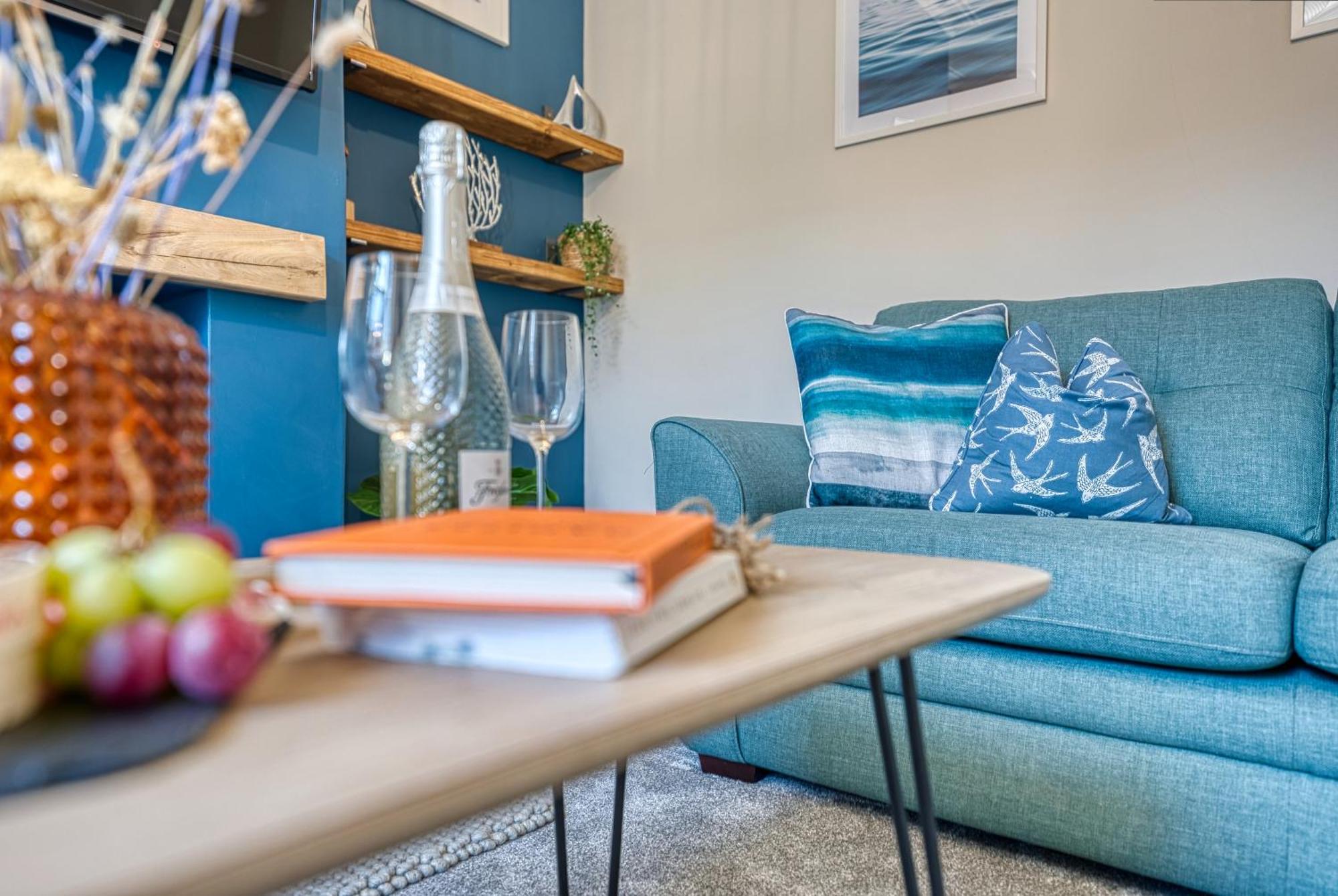 2 Bedrooms Modern, Stunning & Stylish Contractor House, Prime Portsmouth Location With Free Parking Permit, Summer Special Offer!! - By Blue Puffin Stays Εξωτερικό φωτογραφία