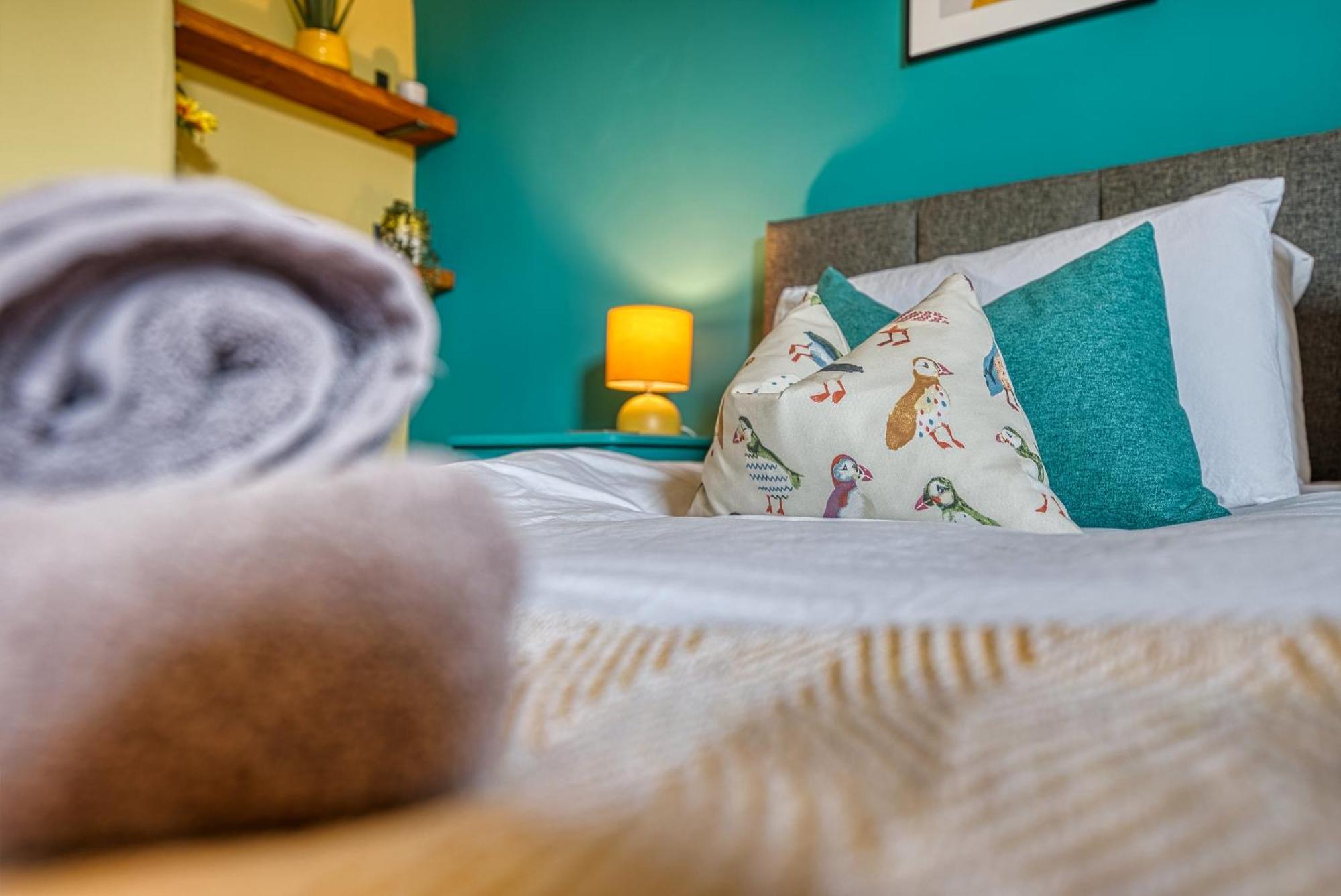 2 Bedrooms Modern, Stunning & Stylish Contractor House, Prime Portsmouth Location With Free Parking Permit, Summer Special Offer!! - By Blue Puffin Stays Εξωτερικό φωτογραφία
