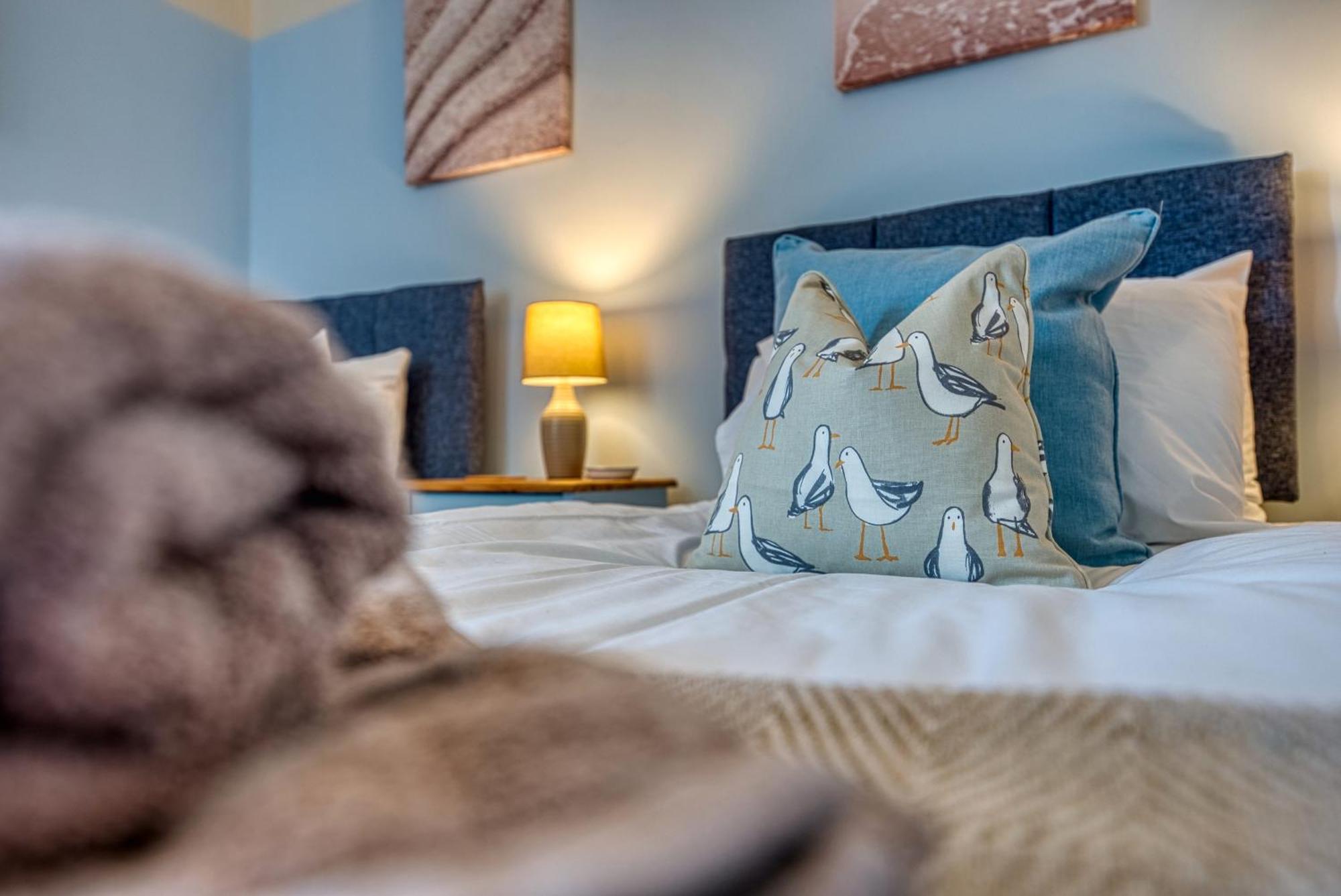 2 Bedrooms Modern, Stunning & Stylish Contractor House, Prime Portsmouth Location With Free Parking Permit, Summer Special Offer!! - By Blue Puffin Stays Εξωτερικό φωτογραφία